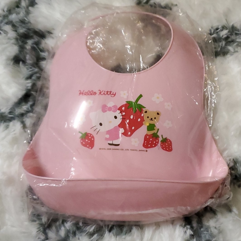 Hello Kitty Pocket feeding bib